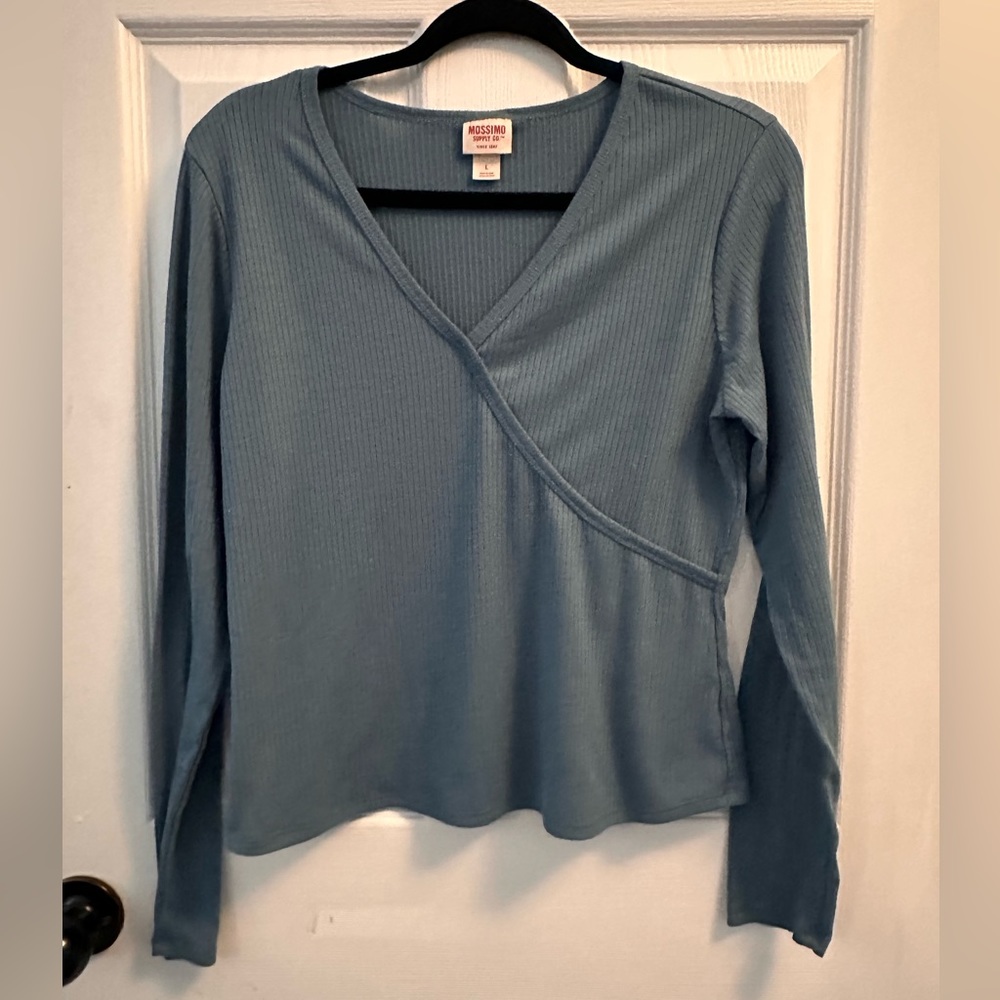 Mossimo long sleeve shirt